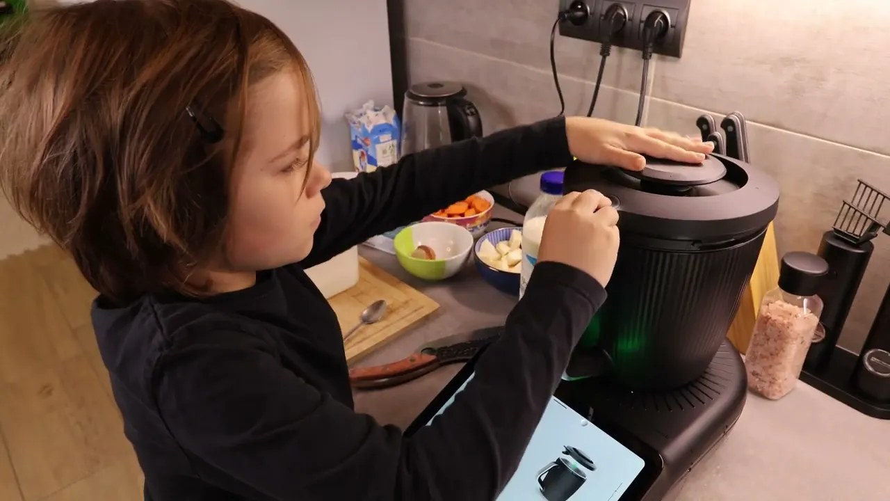 Talíř svíčkové na smetaně s kynutými knedlíky uvařené v Thermomixu TM7
