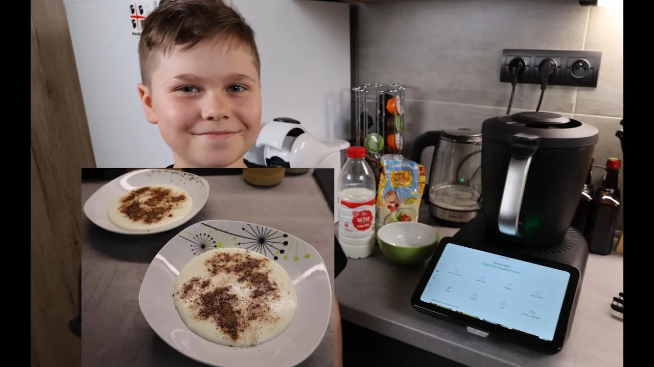 Miska krupicové kaše ozdobené kakaem, uvařené v Thermomixu TM7